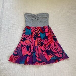 Roxy pink pleated strapless dress.